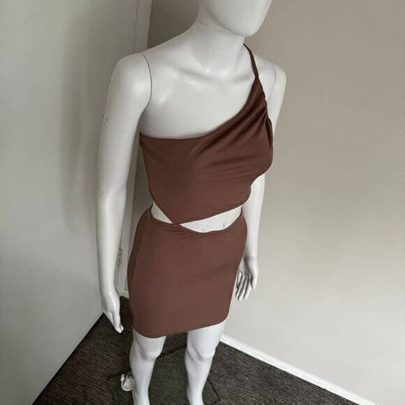 Commense Asymmetrical Strap Waist Cutout Short Dress‎ Small - Picture 4 of 11